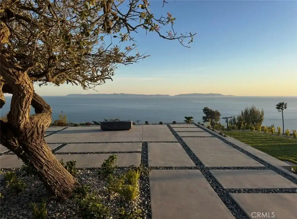 Chic Residence with Breathtaking Views