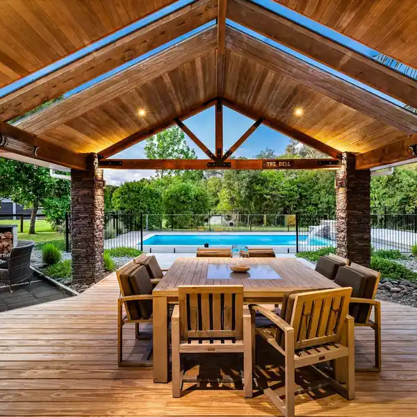 LUXURY LIFESTYLE RETREAT