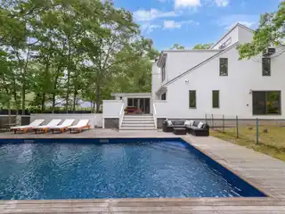 Striking Colonial Retreat for Rent