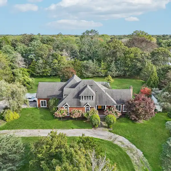 REMSENBURG — A RADIANT EXPRESSION OF REFINEMENT AND TIMELESS DESIGN.