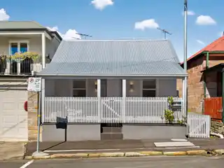 Private Birchgrove Retreat with City Convenience