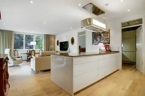 Exclusive Apartment with a Covered South-West-Facing Balcony