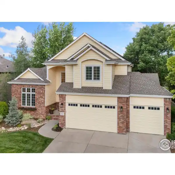 BEAUTIFULLY UPDATED HOME IN FOSSIL LAKE RANCH