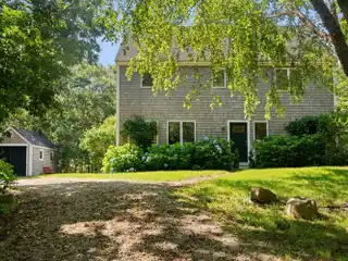 An Idyllic Martha's Vineyard Lifestyle