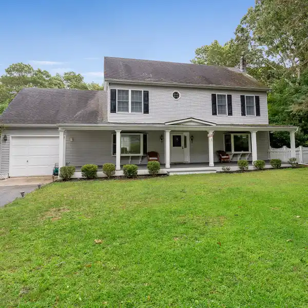 CHARMING SAG HARBOR HOME NEAR VILLAGE CENTER