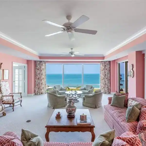 LUXURIOUS AND CHARMING BEACH CONDOMINIUM
