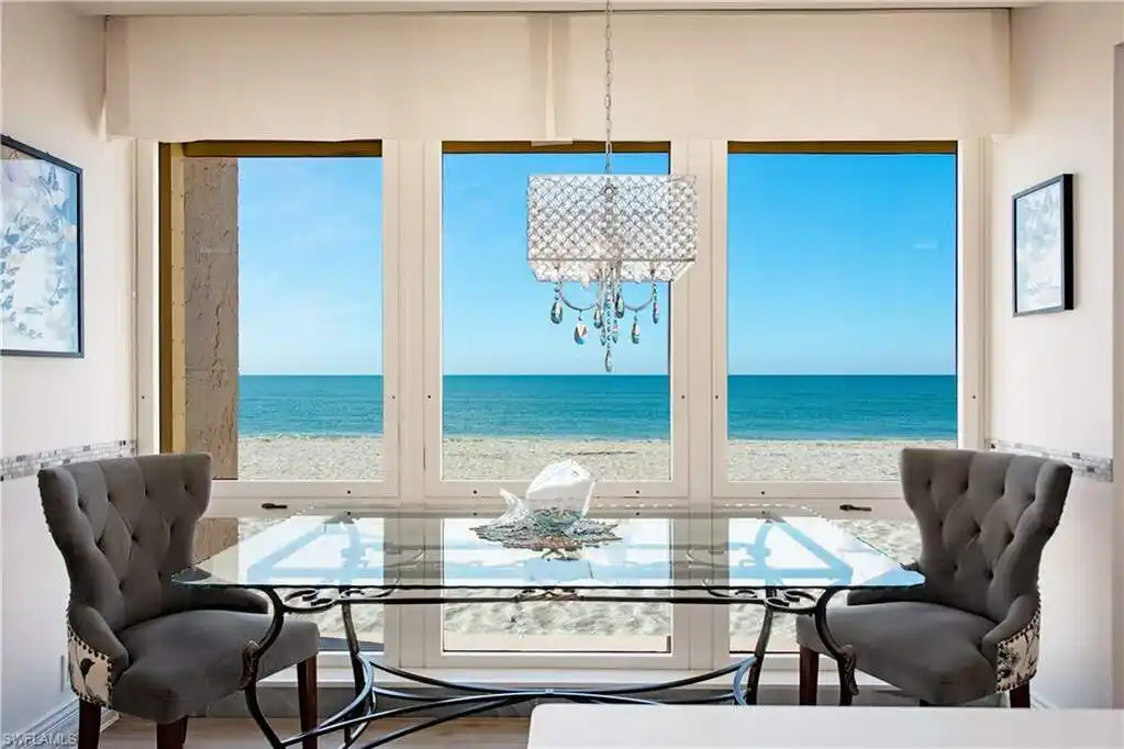 Bright Corner Unit in La Mer
