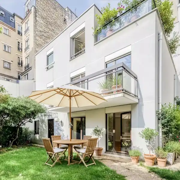 SERENE URBAN RETREAT WITH OUTDOOR SPACES