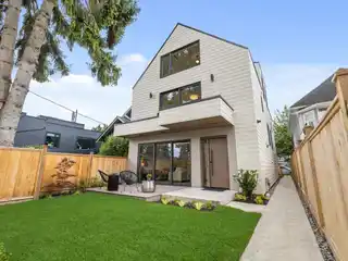 Stylish Half Duplex in a Vibrant Neighborhood