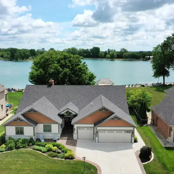 LAKEFRONT LUXURY LIVING
