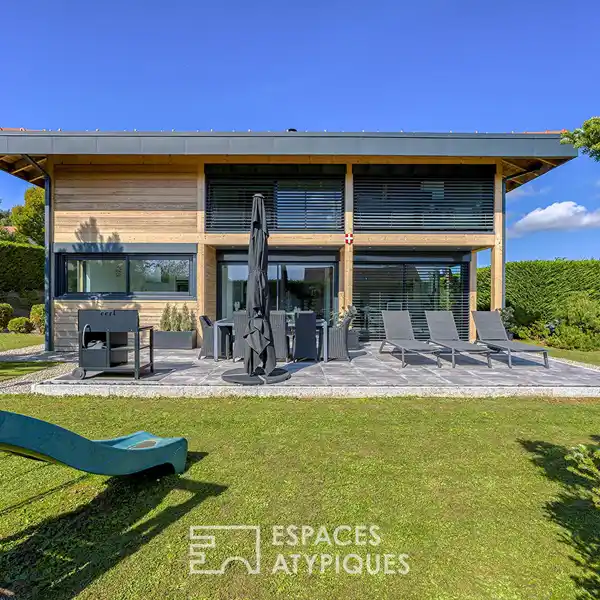 CONTEMPORARY HOUSE ON THE HEIGHTS OF CUVAT