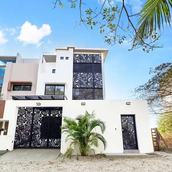 VILLA BALLENA | SLEEK AND MODERN BEACH HOUSE IN COSTA RICA