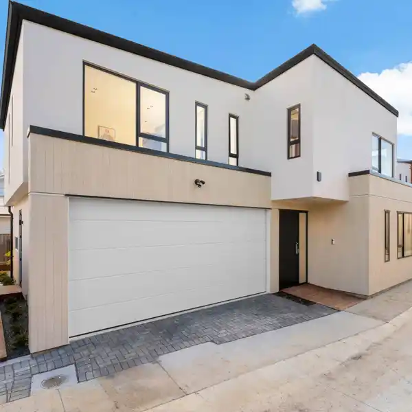 ARCHITECTURALLY DESIGNED HOME BOASTS HIGH-SPEC FINISHES