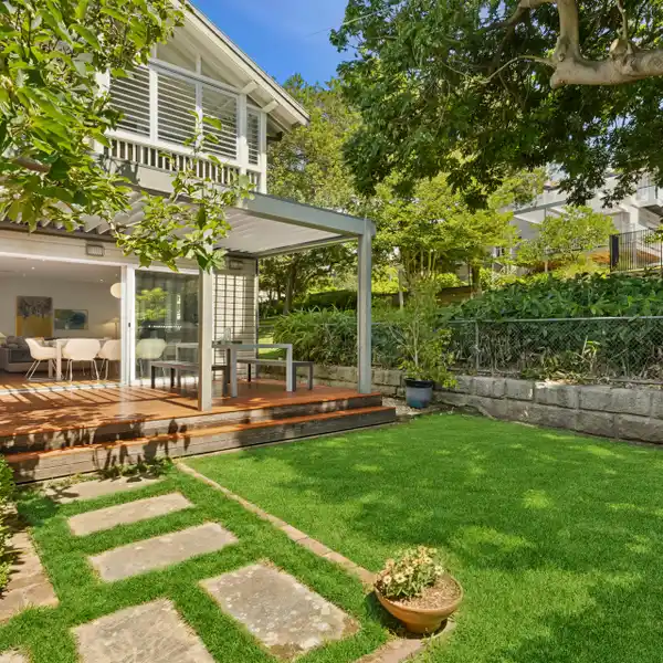 A SEAMLESS BLEND OF ELEGANCE AND MODERN COMFORT