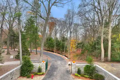 Open Canvas in a Rarely Available Ultimate Location