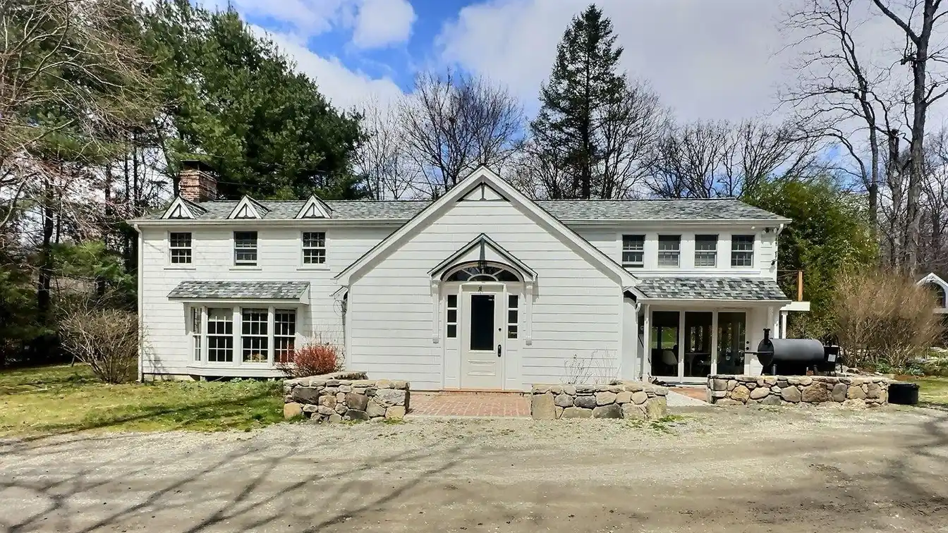Turn-key Country Cottage in South Wilton