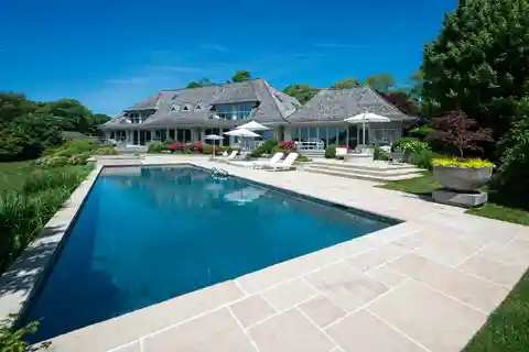 Custom-built Modern Estate with Panoramic Views