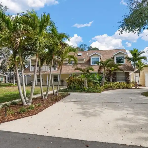 WONDERFUL SINGLE FAMILY POOL HOME