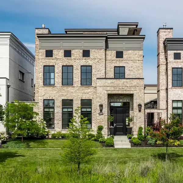 EXQUISITE BROWNSTONE-STYLE HOME IN JACKSON'S GRANT