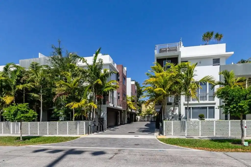 Immaculate Modern Townhouse