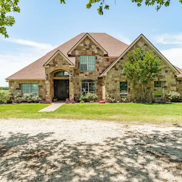 21 ACRES OF REFINED TEXAS COUNTRY LIVING