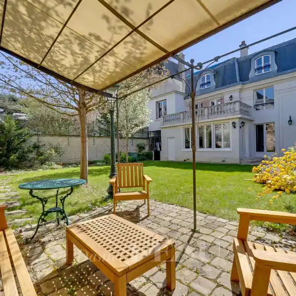 CHARACTER HOME WITH A WALLED GARDEN
