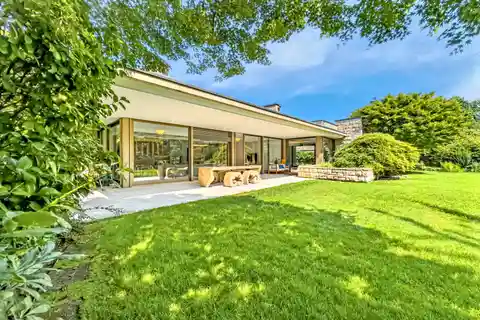 Stunning Modern Residence