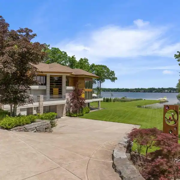 SPECTACULAR EIGHT-ACRE PROPERTY ON WALNUT LAKE
