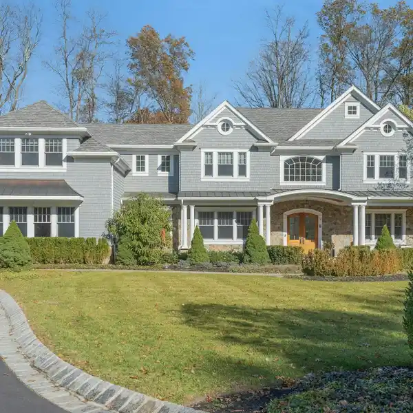METICULOUSLY KEPT HAMPTONS STYLE MASTERPIECE