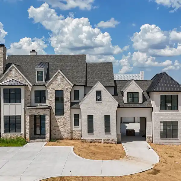 LUXURY LIVING IN PRIMM FARM
