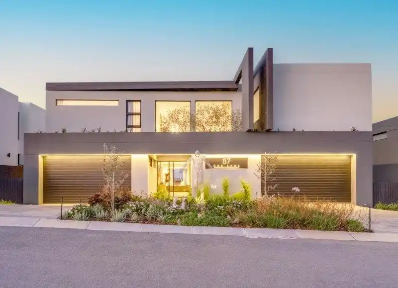 Five Bedrooms Plus Study Home for Sale in in Steyn City.