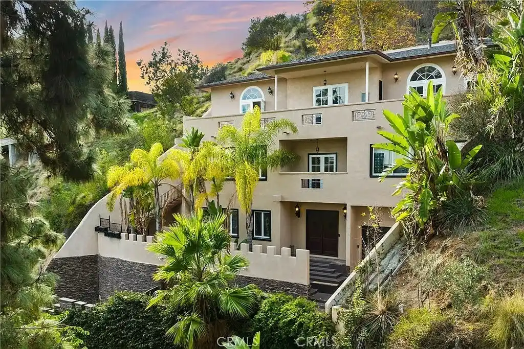 Luxurious Tri-level Home in the Prestigious Hollywood Hills