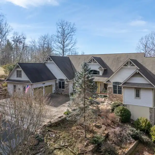 CUSTOM LUXURY MOUNTAIN HOME