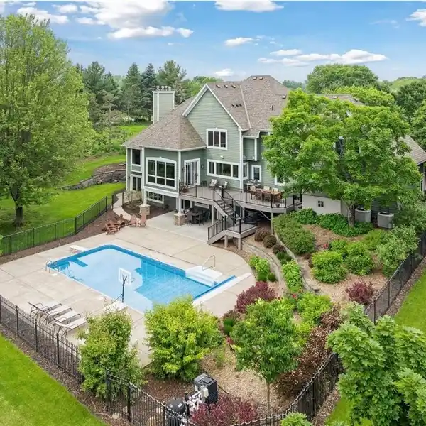 SPECIAL HOME WITH A VERSATILE PLAN
