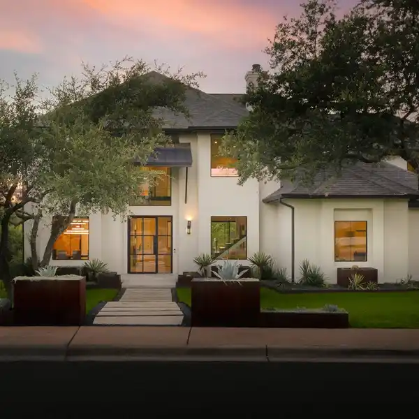 BREATHTAKING HILL COUNTRY RETREAT