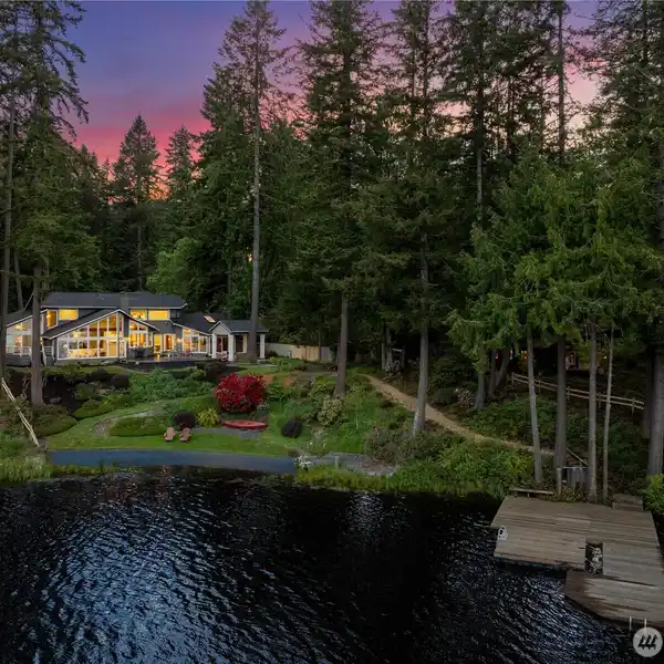 TRANQUIL WATERFRONT LIVING