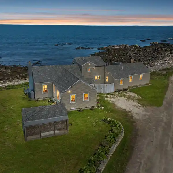 TIMELESS NEW ENGLAND COASTAL RETREAT