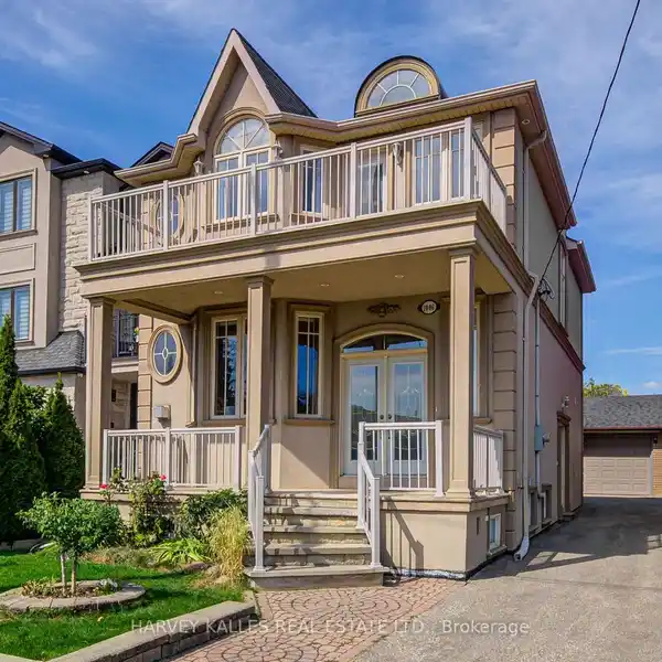 WARM AND INVITING DETACHED HOME IN IDEAL LOCATION