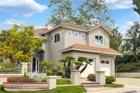 Updated Open-plan Home with Beautiful Views