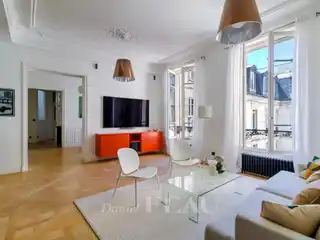Renovated Apartment in a Fine Period Building
