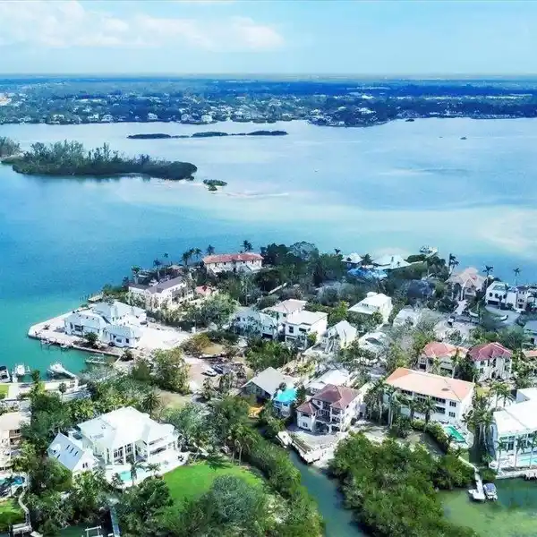 NORTH SIESTA KEY HOME WITH ENDLESS POTENTIAL