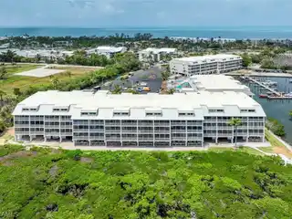 Top-floor Bayside Villa with Breathtaking Views