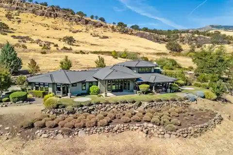 Elegant Estate Built for Indoor-Outdoor Living