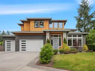 Gorgeous Home on a Sunny Lot