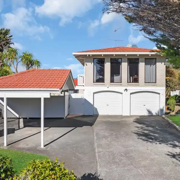 SUBSTANTIAL HOME SITS ON A GENEROUS SITE