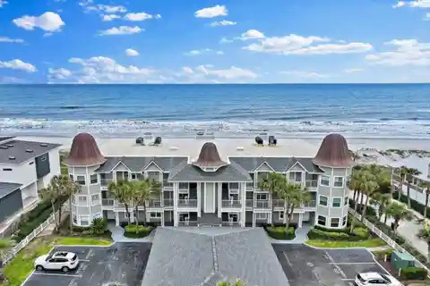Fully Remodeled Oceanfront Condo on Beach Avenue