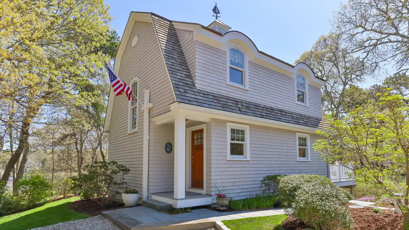 Cozy Colonial Paradise