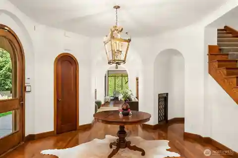 A Splash of Hollywood in Coveted Mt Baker