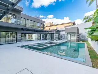 Spectacular New Home in Alphaville 1