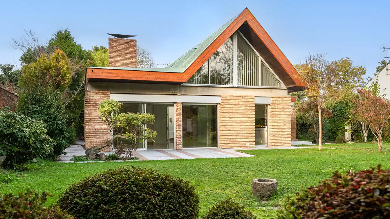 Architect-designed House in Privileged Setting